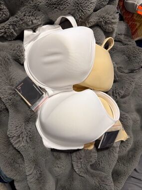 UNDEROUTFIT Ultimate Coverage Bra Underwire Adjustable Straps 42 E Sand NWTx2 S8